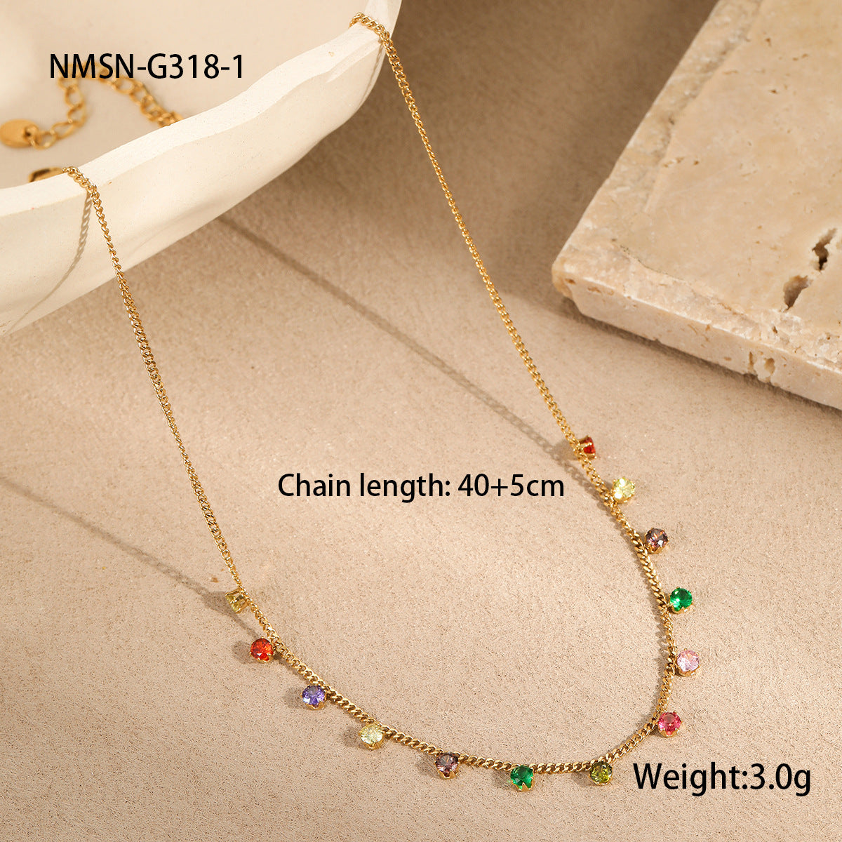 Collana da donna alla moda placcata in acciaio inossidabile con motivo geometrico, ciondolo a zircone colorato e dettagli a frange