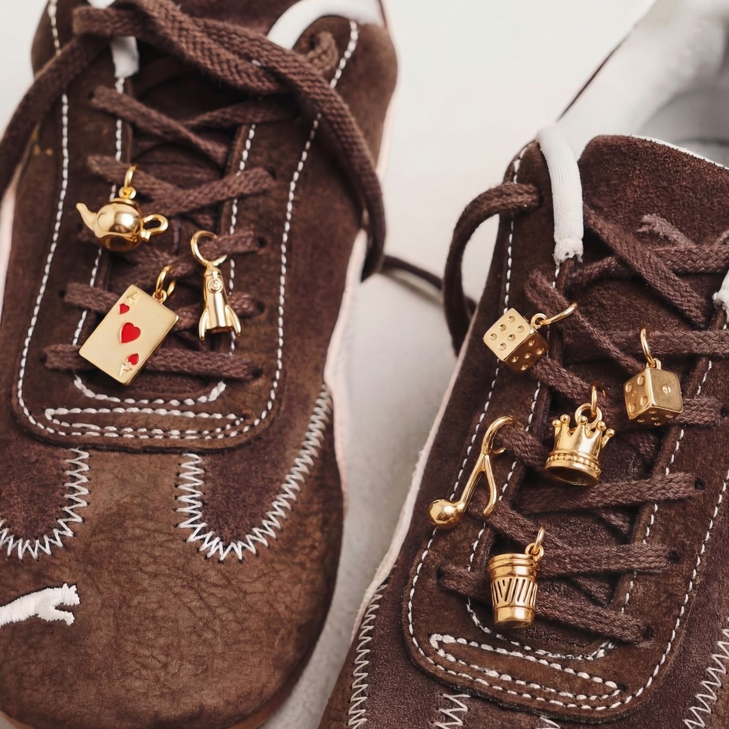 Barra de dijes redondos de estrella y corazón de acero inoxidable chapado en oro vintage para zapatos DIY