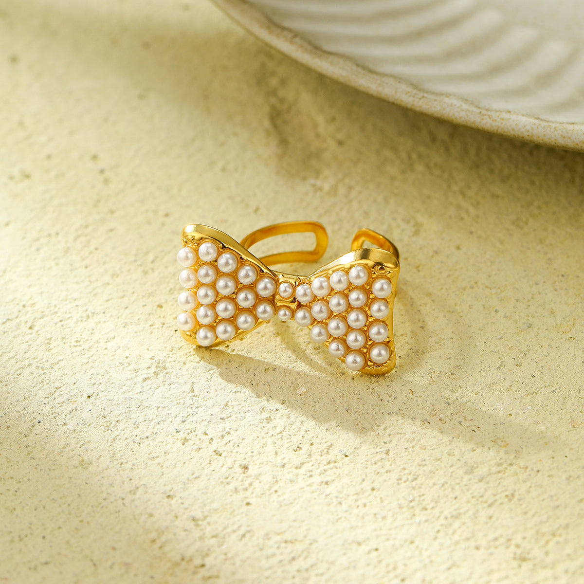 Set di orecchini eleganti con fiocco e perle e collana in acciaio inossidabile con finitura placcata per donna