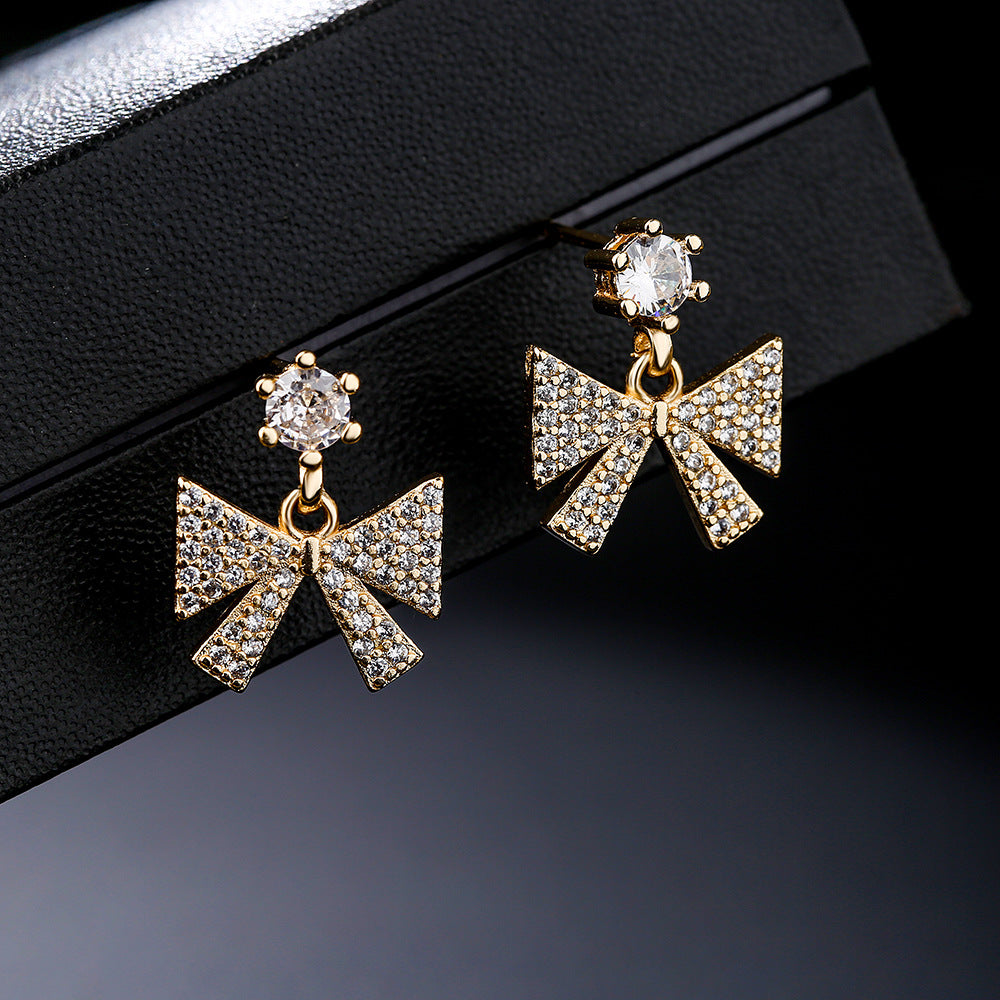 Orecchini a perno da donna a fiocco floreale creativi in rame con placcatura in oro 18K e intarsio in zircone