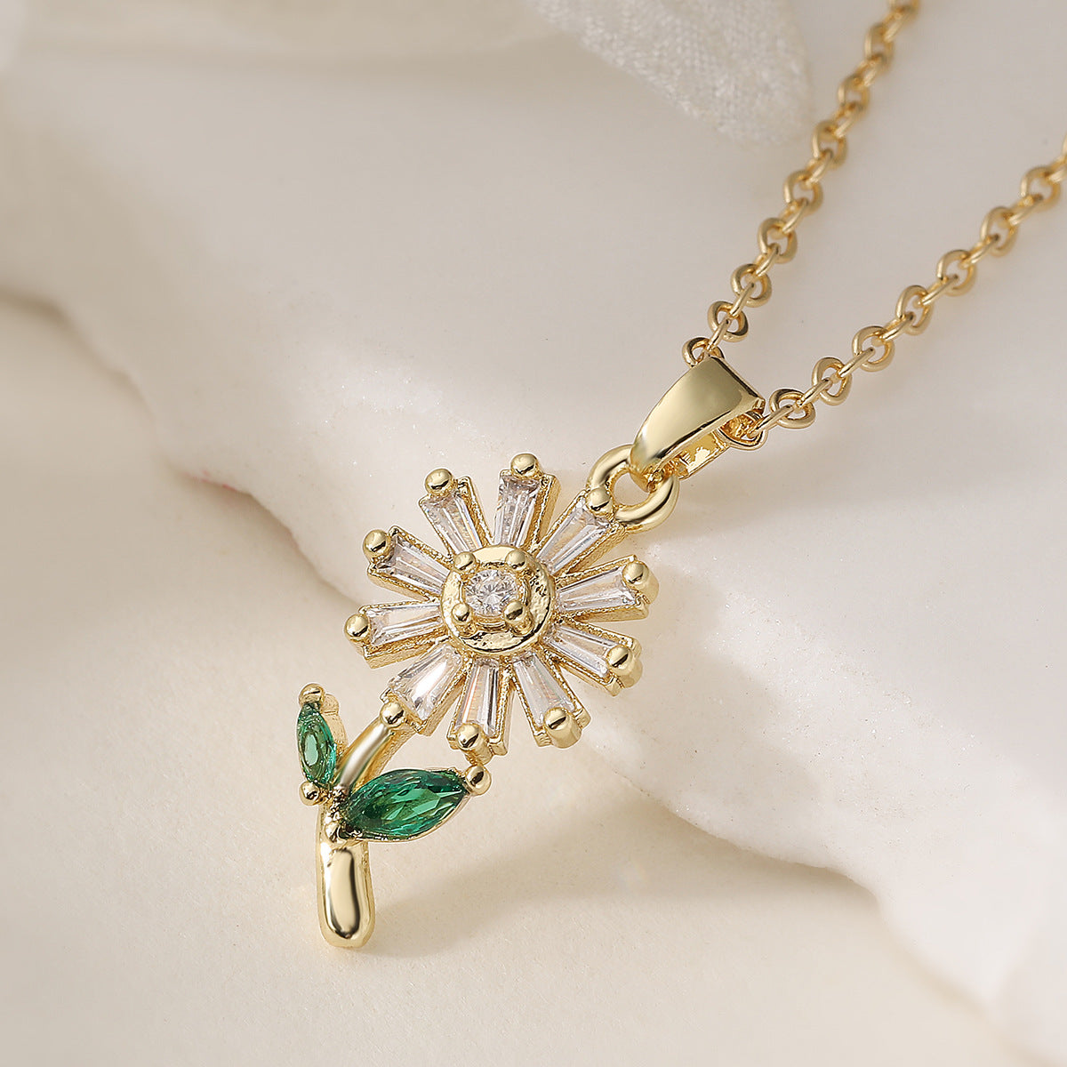Minimalist 18K Gold Plated Brass Floral Geometric Cubic Zirconia Pendant Necklace