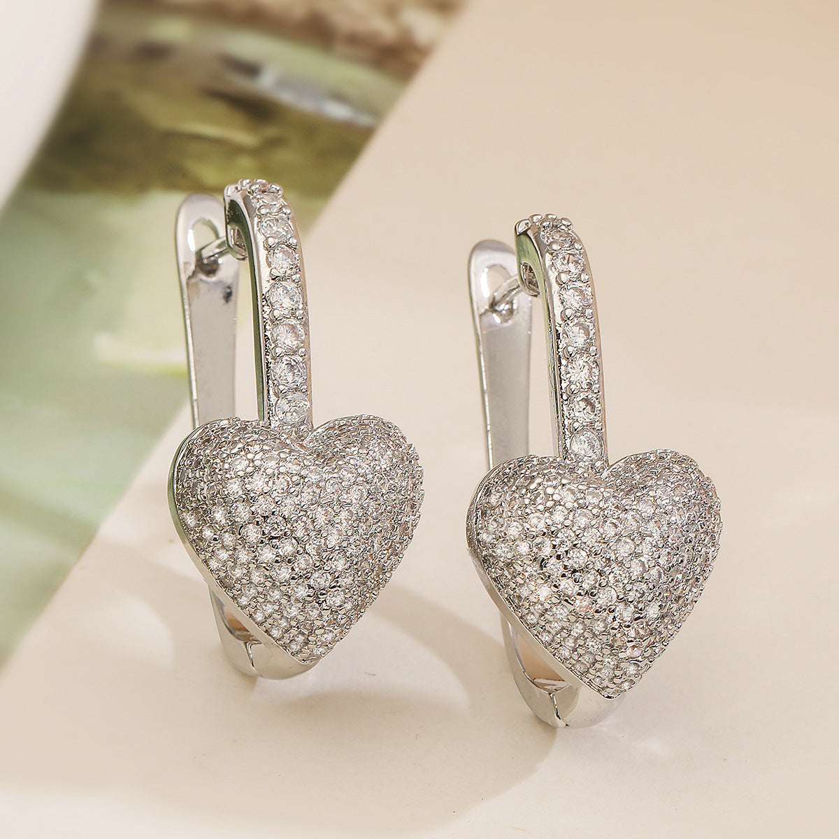 Pendientes Minimalistas de Cobre Chapado en Oro con Forma de Corazón Geométrico y Diseño Irregular para Mujer