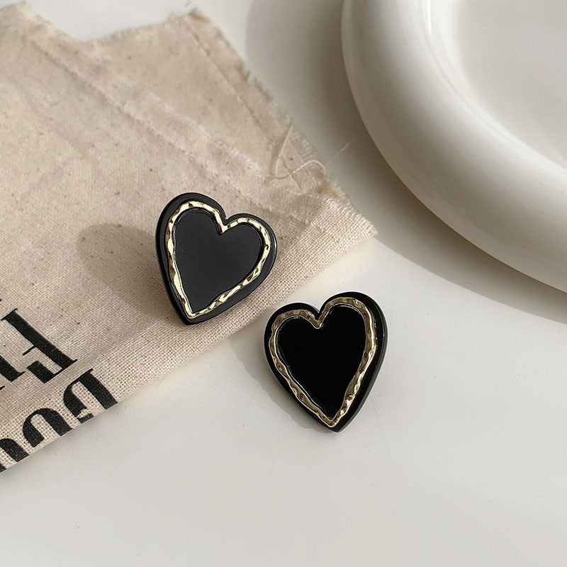 Luxury Style Heart-Shaped Enamel Gold-Plated Silver Needle Earrings for Women with Minimalist Black Accent