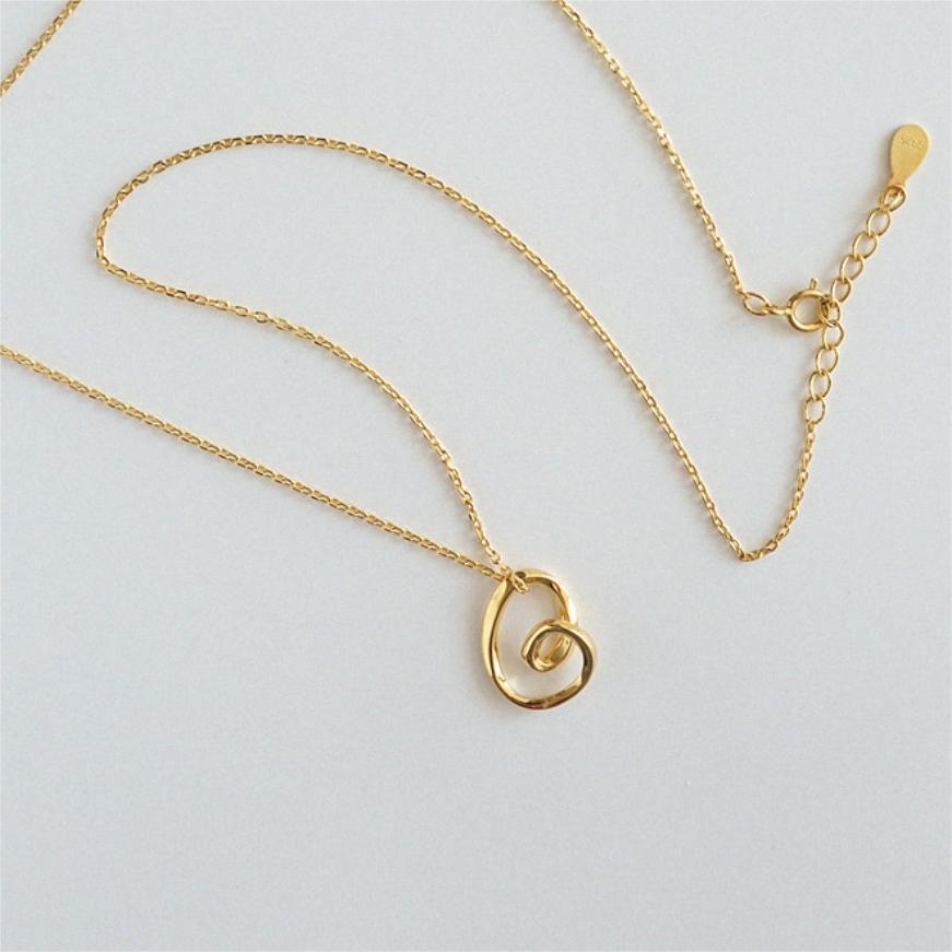 Collana Minimalista a Cuore in Argento Sterling 925 Placcato Oro, Delicata Catena a Croce, Stile Fresco e Dolce
