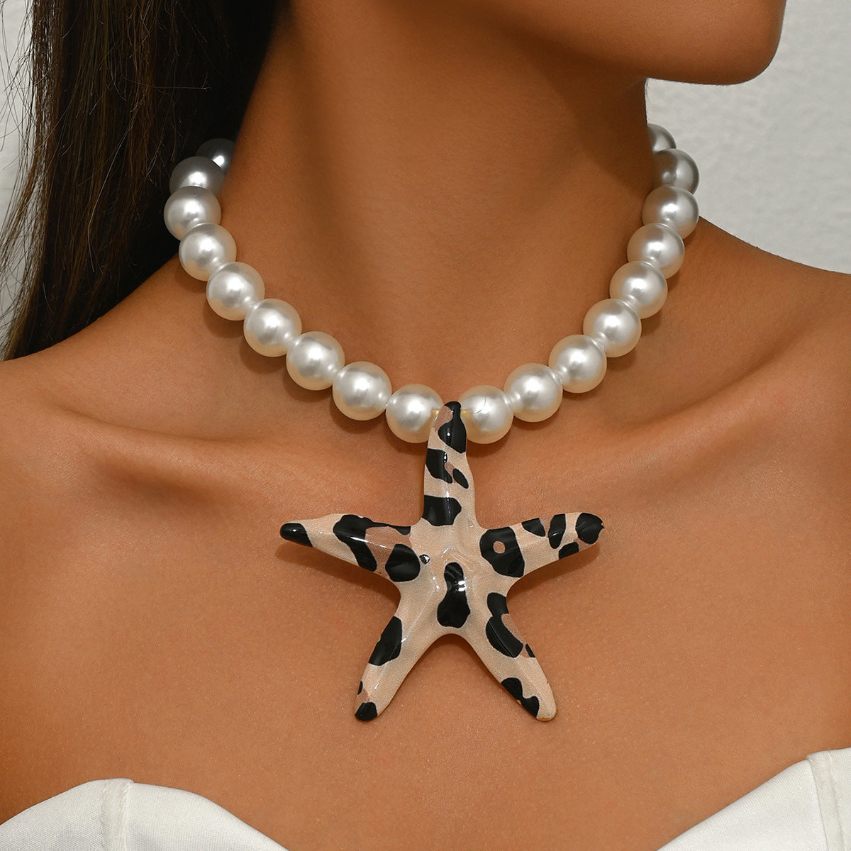 Collana da donna alla moda con perle a forma di stella e lega, con design geometrico e catena a lunghezza clavicola