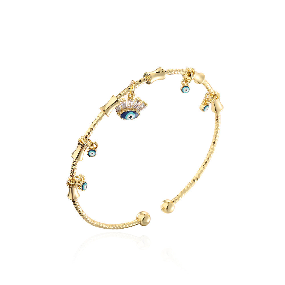 Bracciale Minimalista da Donna con Ciondolo a Mano Occhio di Allah Irregolare in Rame Placcato Oro 18K e Intarsio di Zirconi