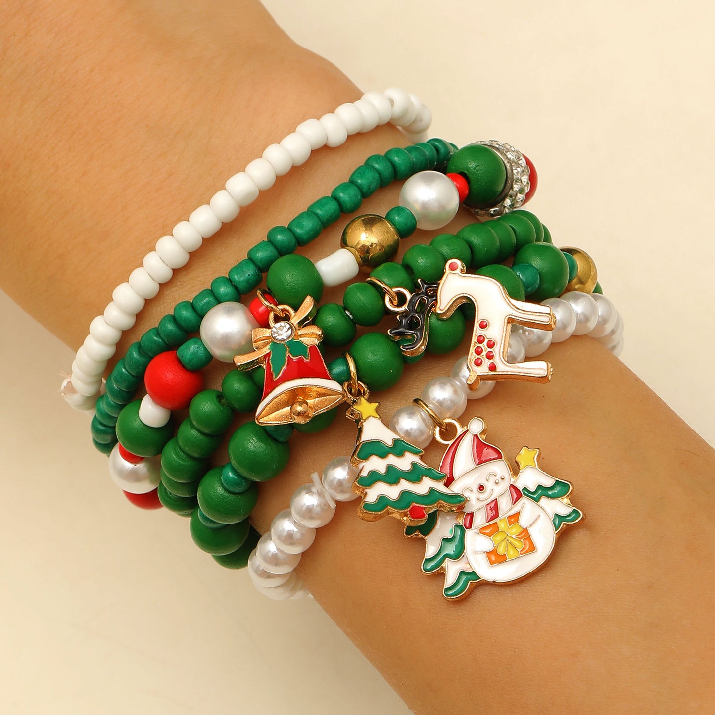 Set di braccialetti natalizi in argilla polimerica fatti a mano con perline alfabetiche, ciondoli a forma di fiocco di neve, renna e Babbo Natale, elastici, regalo per le festività natalizie