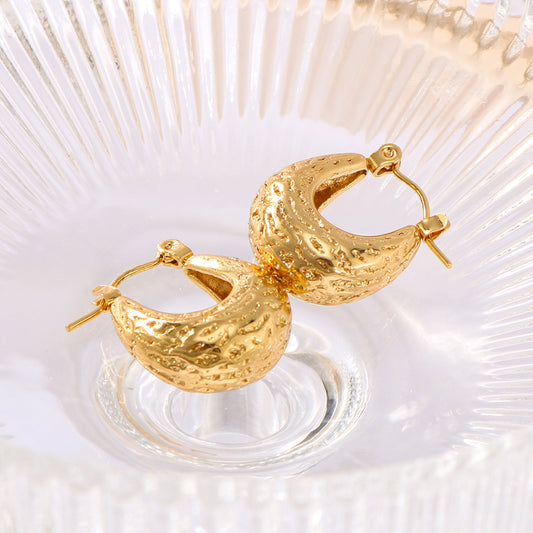 Minimalist U-Shaped Hollow Stainless Steel Earrings with Hammered Texture and 18K Vacuum Plating for Women