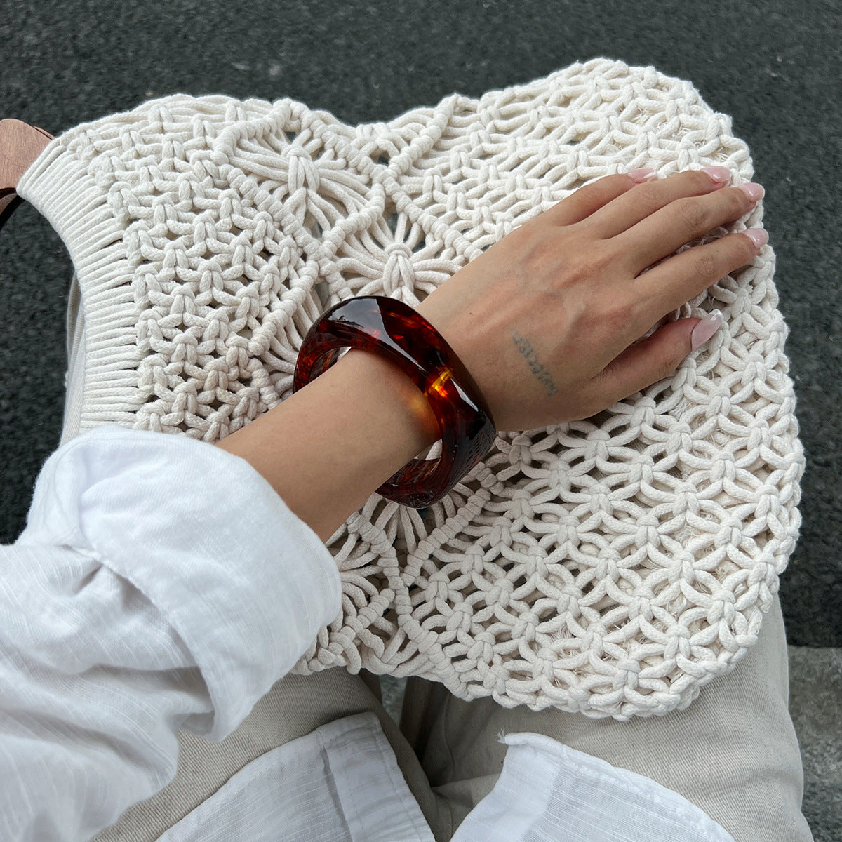 Bracciale minimalista da donna in acrilico geometrico irregolare con finitura placcata