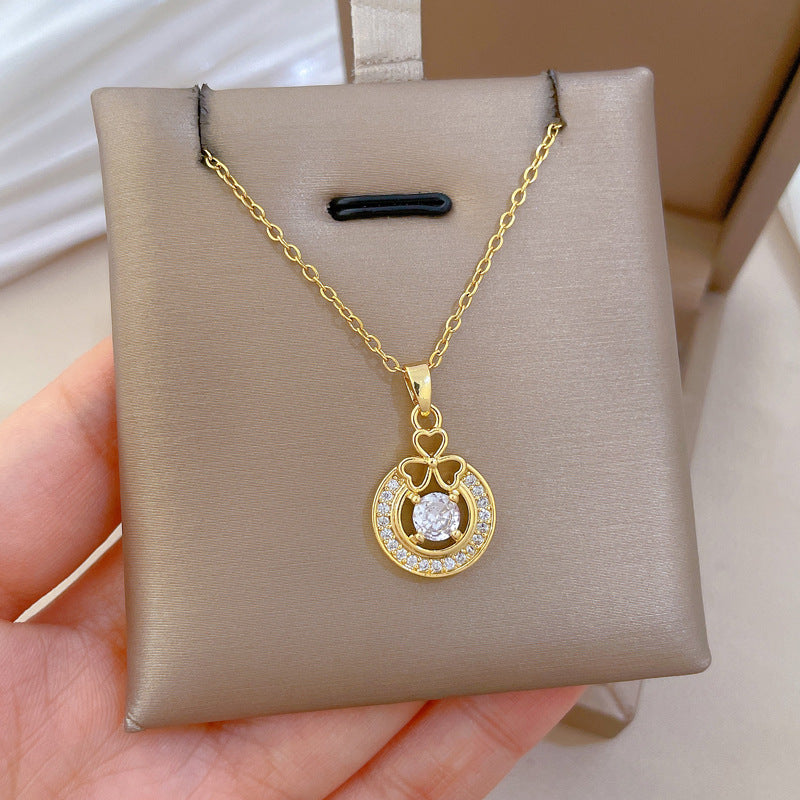 Collar minimalista de acero de titanio en forma de trébol con incrustaciones de diamantes de imitación para mujer y hombre, cadena delicada para clavícula