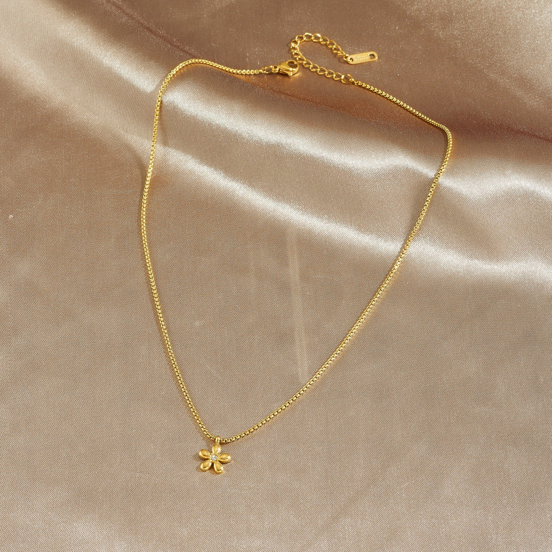 Minimalist Gold Plated Stainless Steel Floral Pendant Necklace for Women