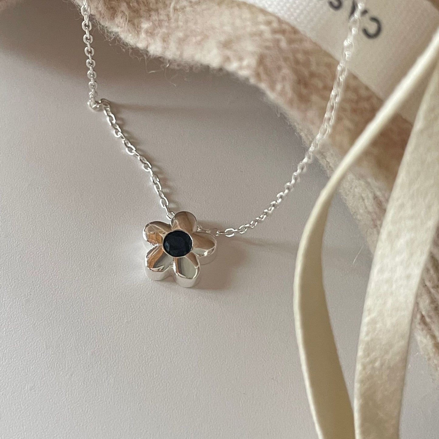 Collana con Pendente Minimalista Floreale Naturale da Donna in Argento Sterling 925 con Delicata Forma di Fiore
