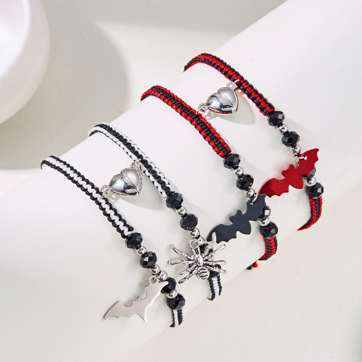 Bracciale di coppia magnetico intrecciato a tema Halloween con ragno e pipistrello e design a forma di cuore per uomo e donna