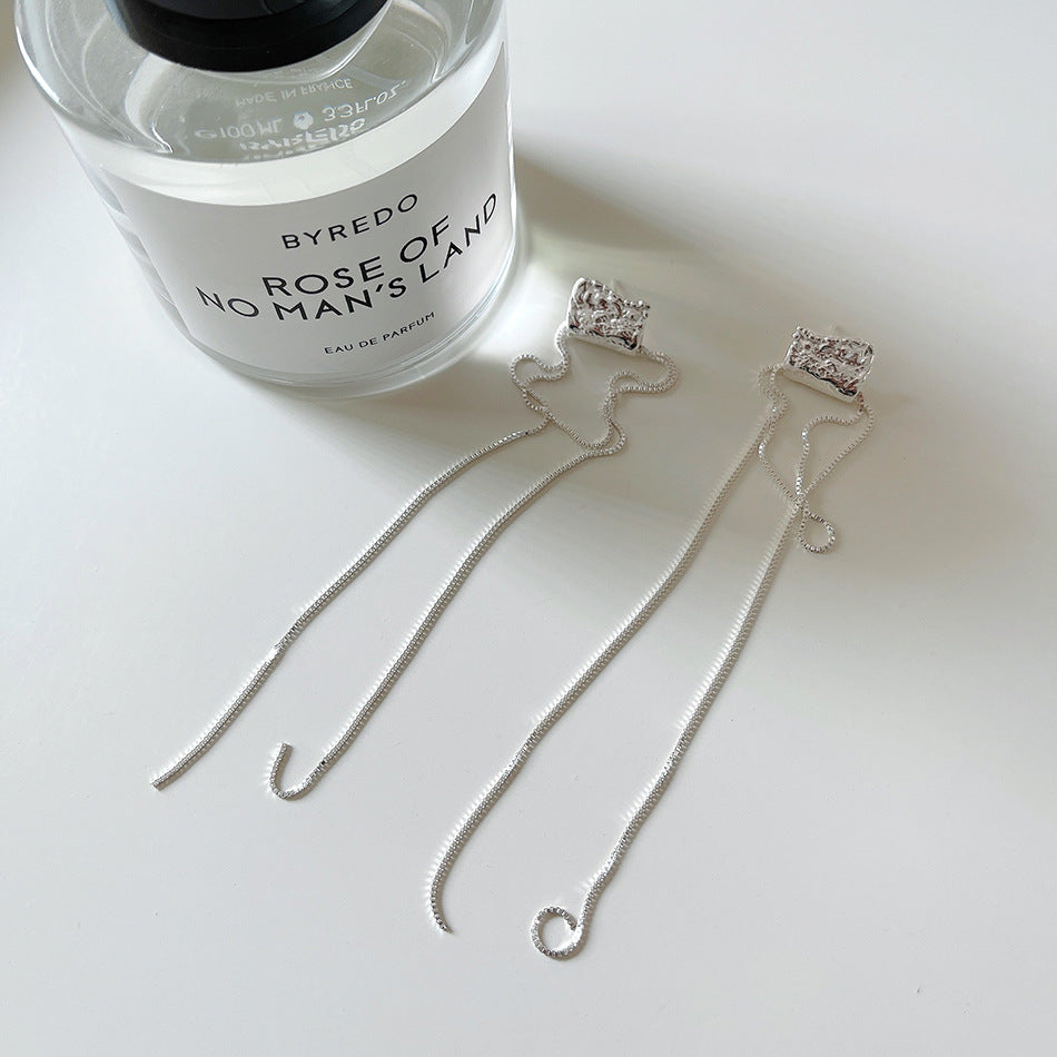 Pendientes Minimalistas de Borla para Mujer en Plata de Ley 925 con Detalles de Perlas en Cadenas Traseras