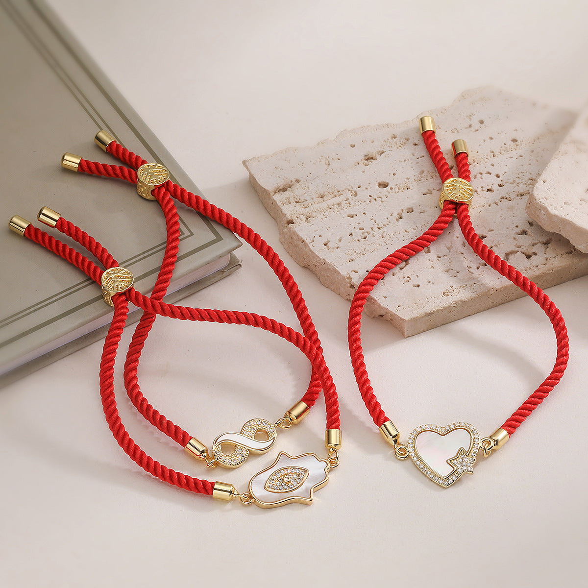 Light Luxury Fashion 18K Gold Plated Brass Heart Hand Micro-inlay Cubic Zirconia Shell Red Rope Bracelet for Women