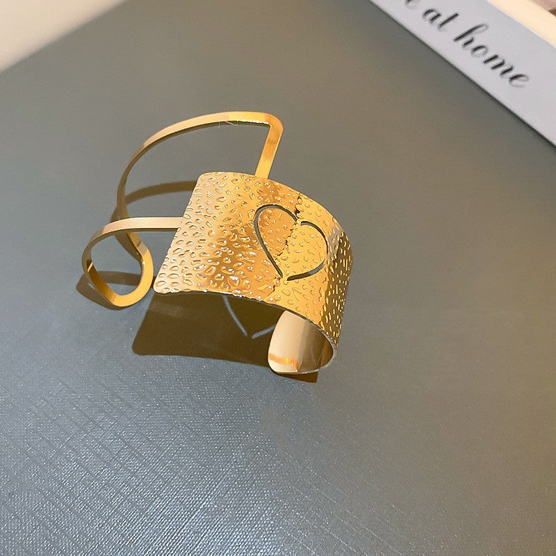 Pulsera Cóncava Irregular Minimalista para Mujer en Aleación de Latón con Acabado Galvánico
