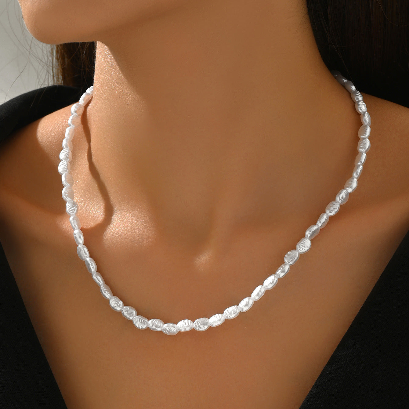 Collana geometrica da donna con perle barocche e pendente in madreperla, stile dolce e fresco