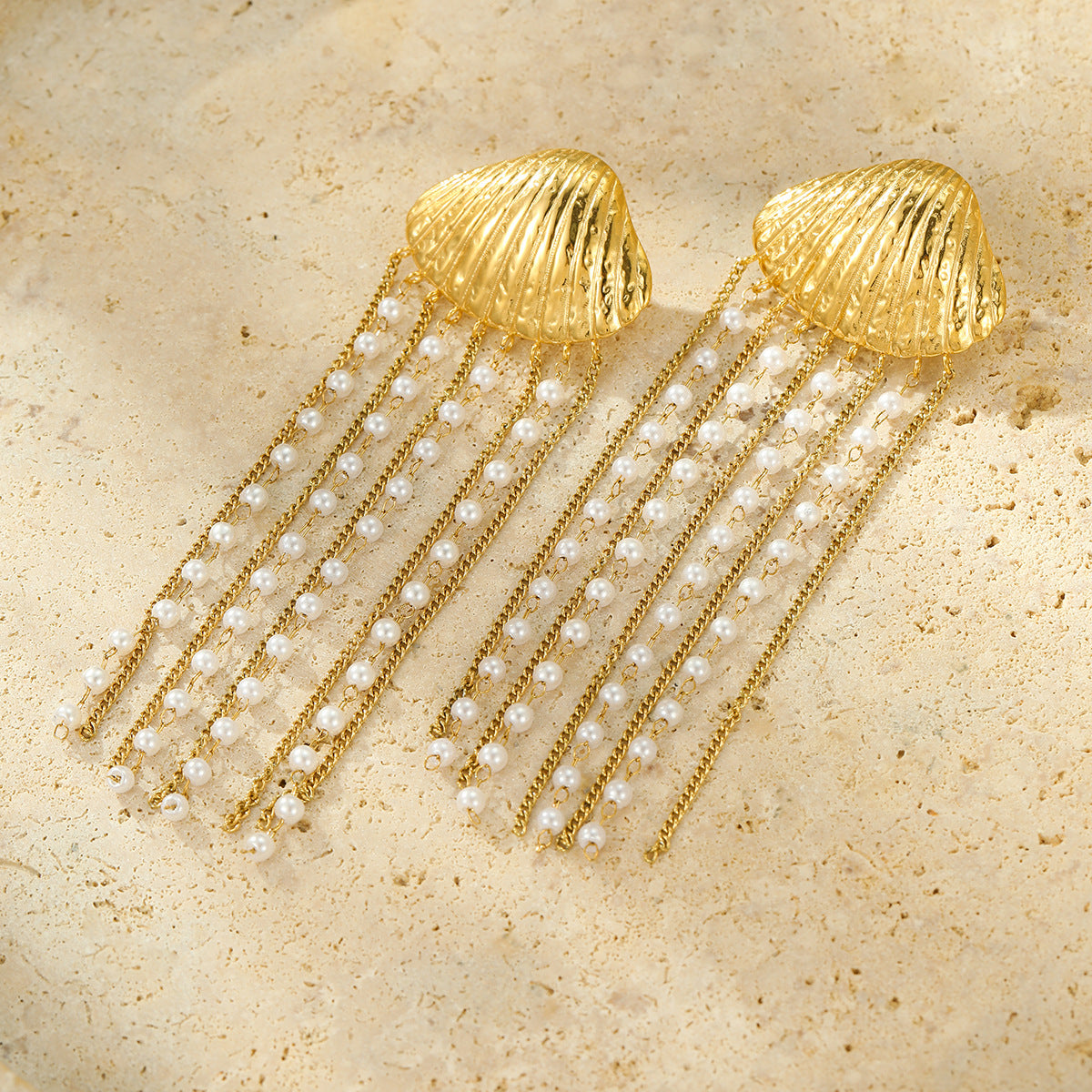 Pendientes de Acero Inoxidable con Forma de Concha, Acentos de Perlas y Detalles de Flecos para Mujer