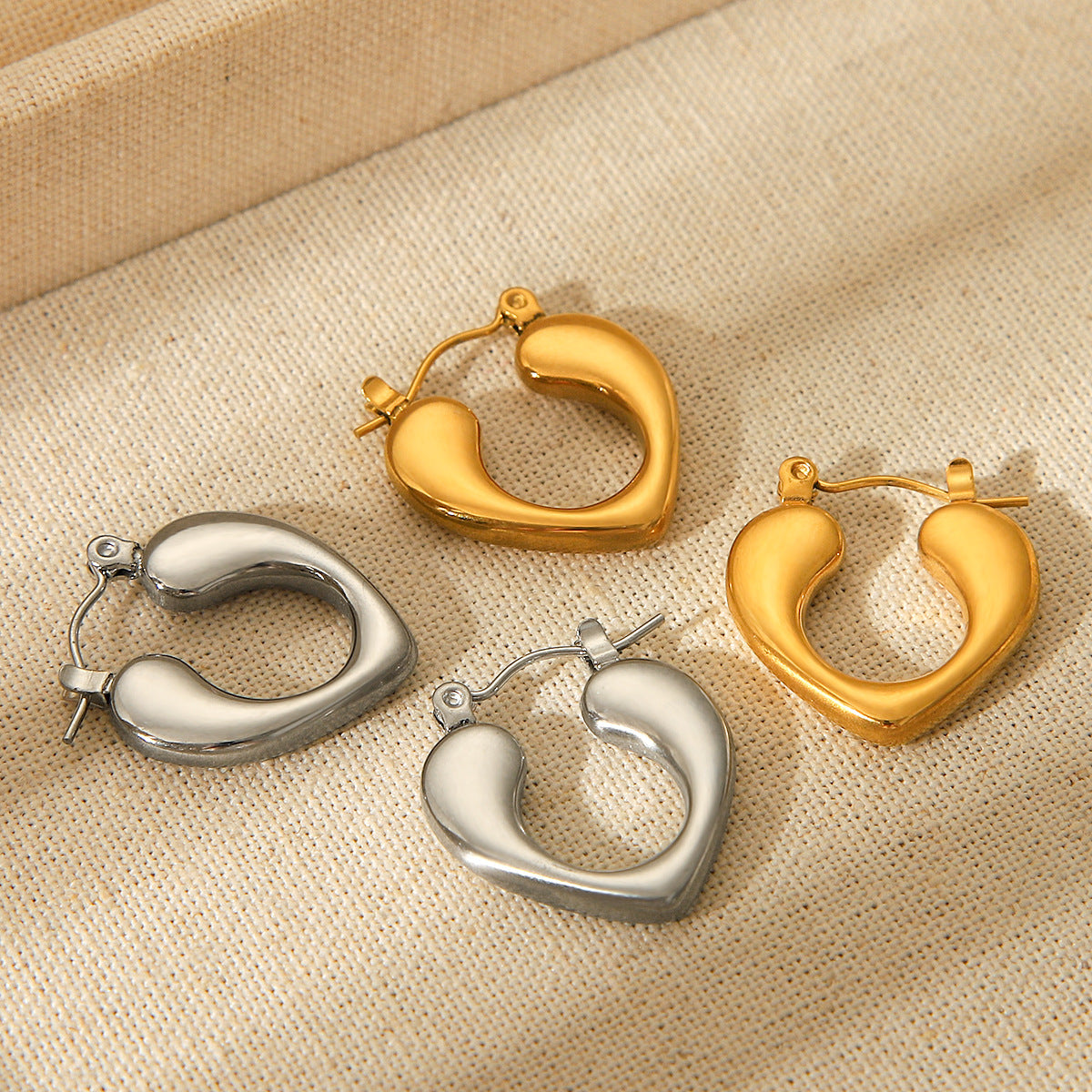 Pendientes minimalistas de acero inoxidable con diseño geométrico para mujer, con acabado chapado y detalle de corazón