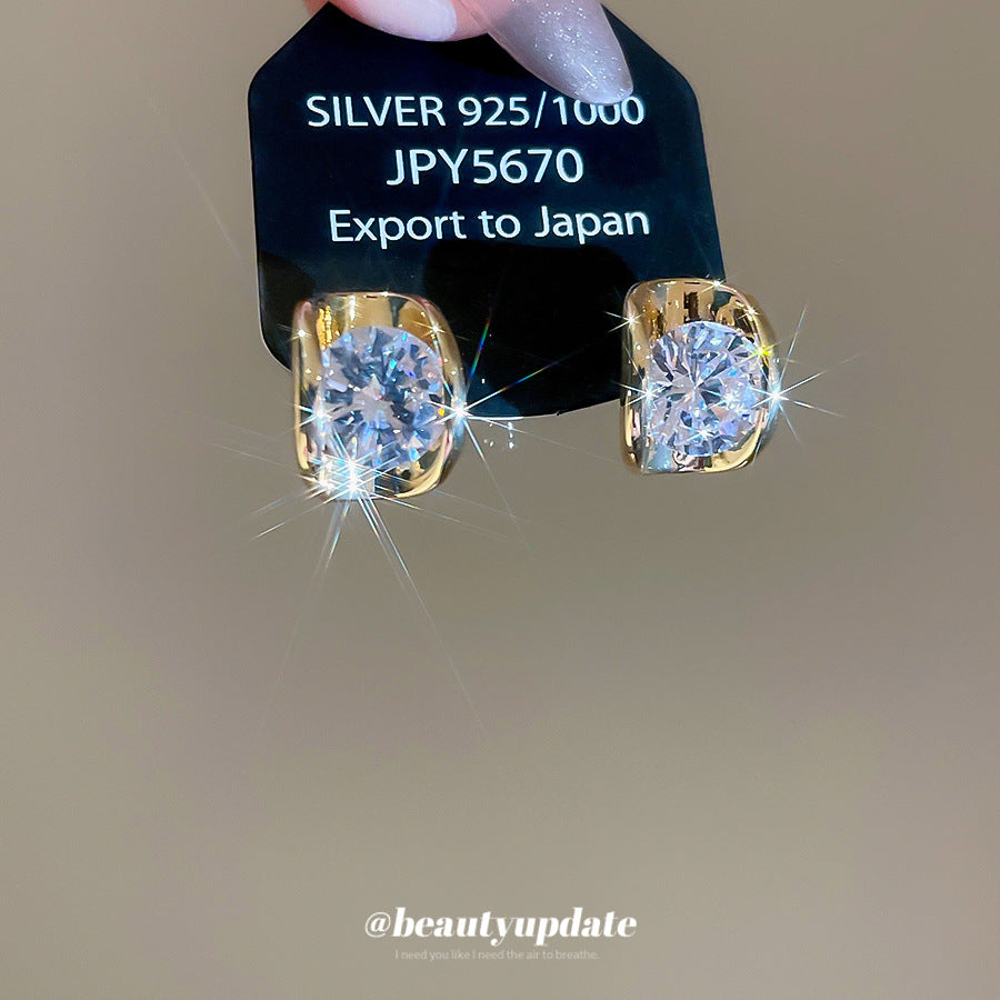Pendientes Minimalistas de Oro de 18K con Diseño Geométrico Ovalado de Circonitas y Postes de Plata 925 para Mujer