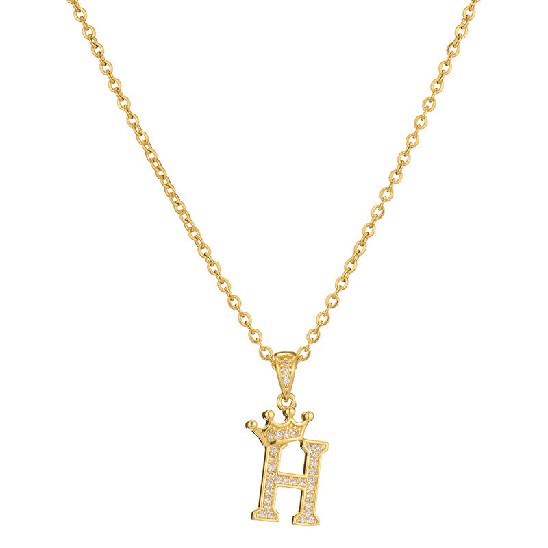 Collana da donna in acciaio inossidabile a forma di corona, minimalista, con zirconi cubici micro-pavé e charm a lettera