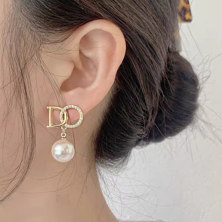 Eleganti Orecchini a Perno da Donna in Stile Francese con Perle, in Rame, dalla Forma Geometrica e dal Design Minimalista Ispirato a Chanel