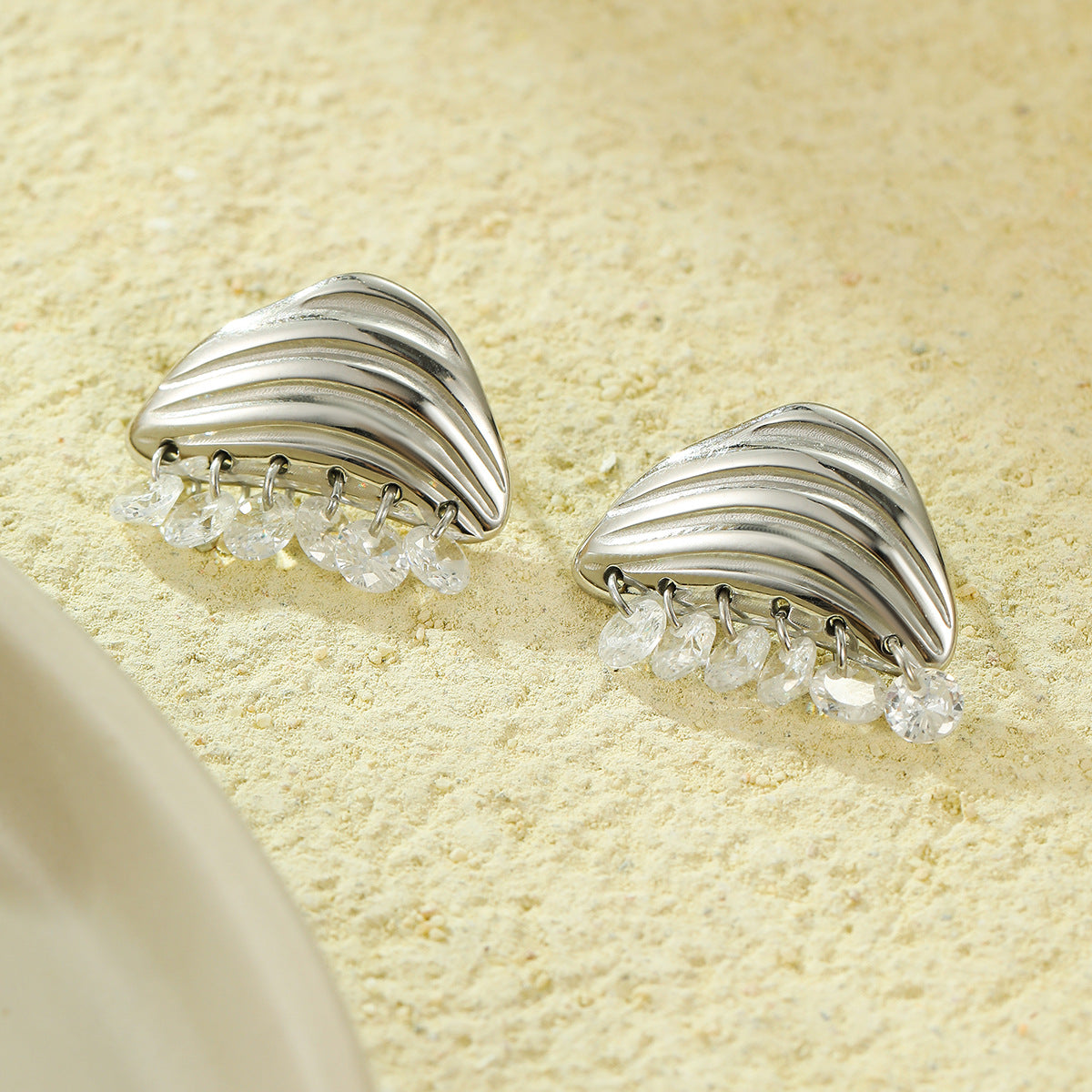 Pendientes de acero inoxidable dorado con diseño geométrico vintage y circonitas para mujer