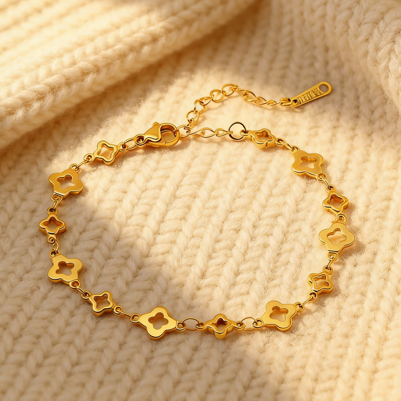 Bracciale vintage elegante in acciaio inossidabile placcato a quattro foglie per donna