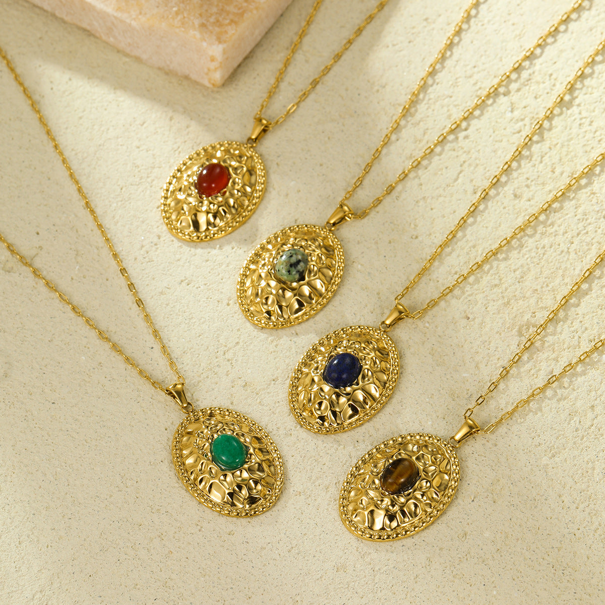 Collana con Pendente Ovale di Pietra Naturale Incastonata, in Acciaio al Titanio Placcato, Stile Trendy per Donna