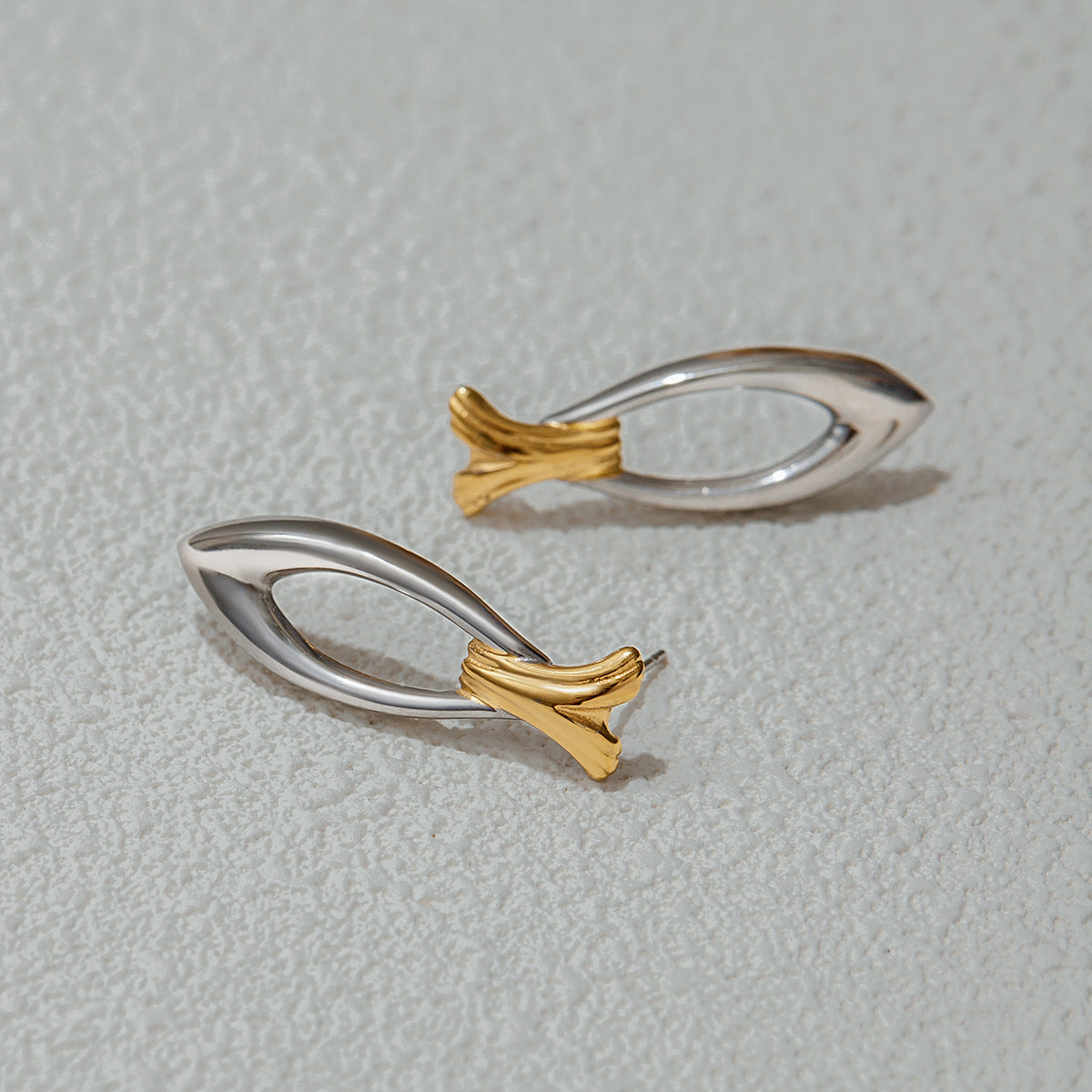 Orecchini a perno geometrici minimalisti in acciaio inossidabile con finitura galvanica per donna, gioielli di lusso ipoallergenici e resistenti allo sbiadimento