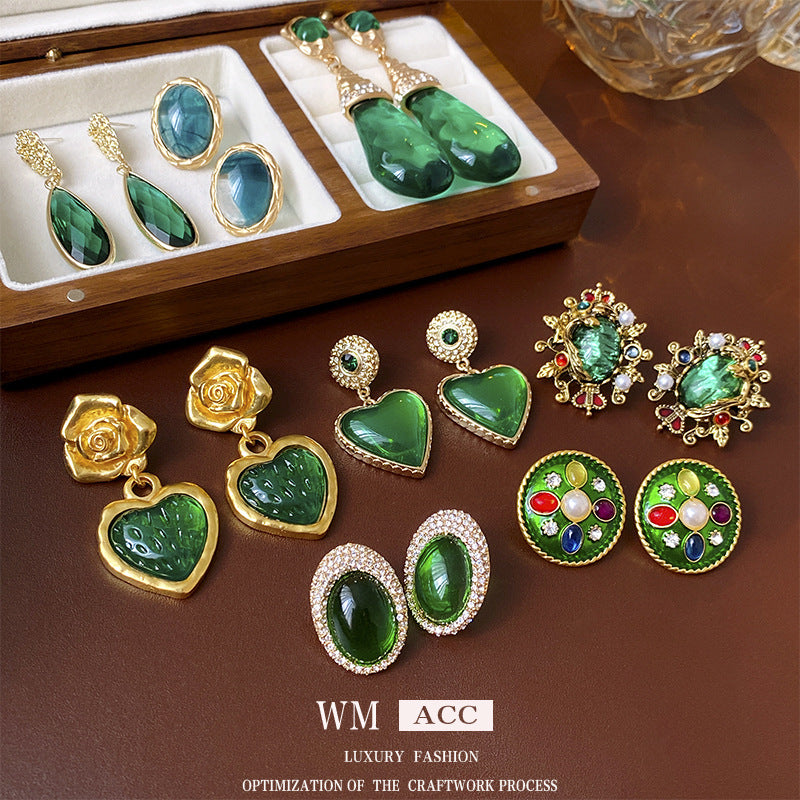 Vintage Heart-Shaped Alloy Stud Earrings with Gold Plating for Women, French Retro Style Fashion Jewelry