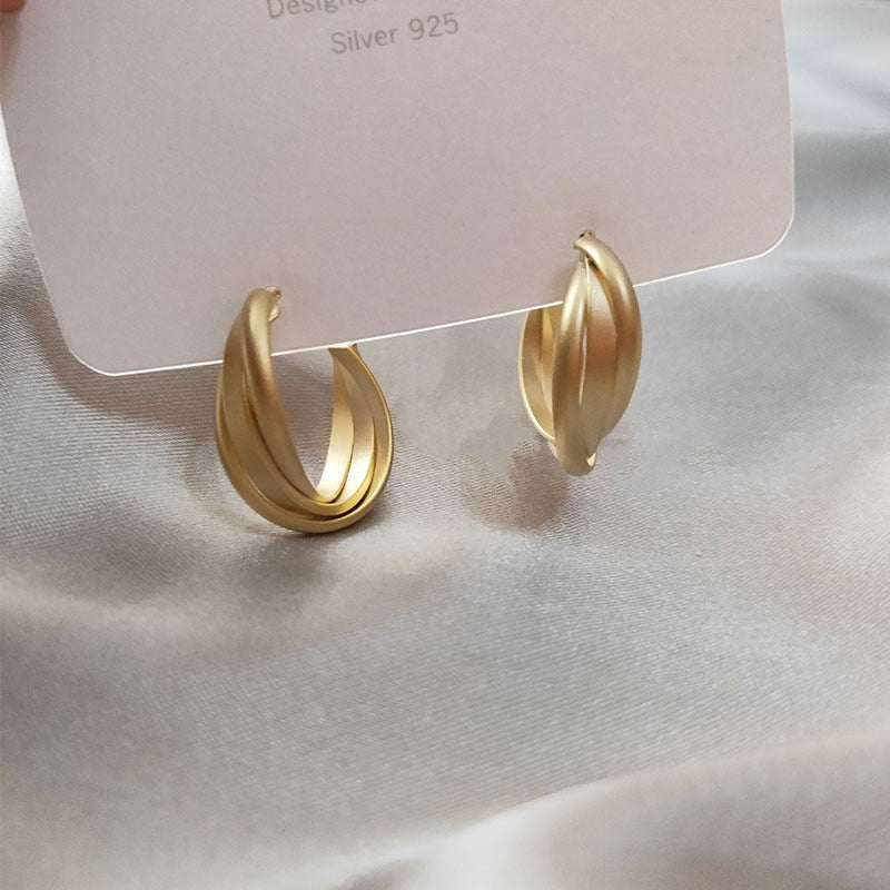 Orecchini da donna geometrici minimalisti in metallo con finitura lucida e placcatura in oro, per l'uso quotidiano