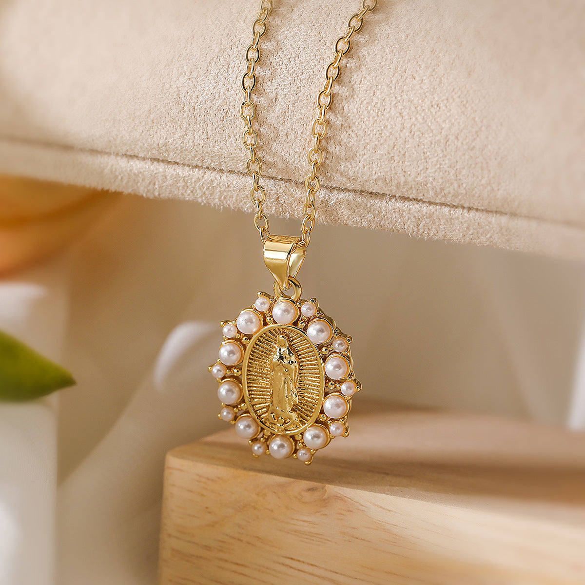 Minimalist Geometric Maria Pendant Necklace for Women with Pearl Inlay and Gold-Plated Copper