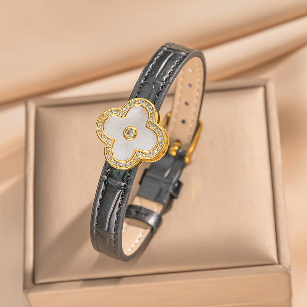 Pulsera minimalista de acero inoxidable con forma de trébol y correa de cuero genuino para hombre y mujer