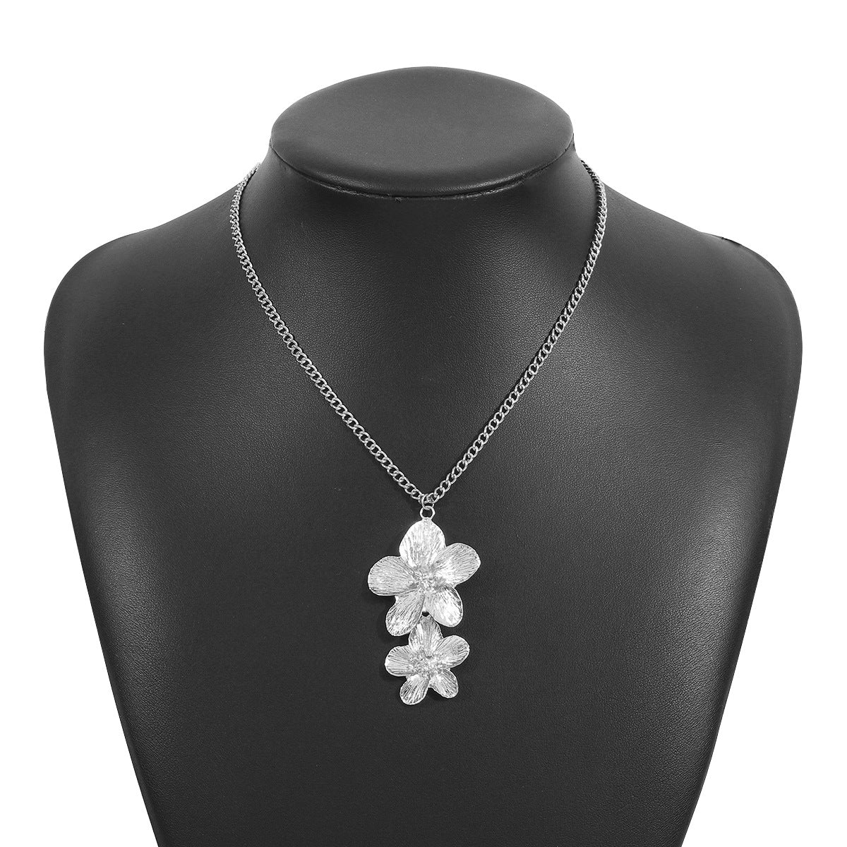 Collar de aleación floral vintage con acabado chapado para mujer