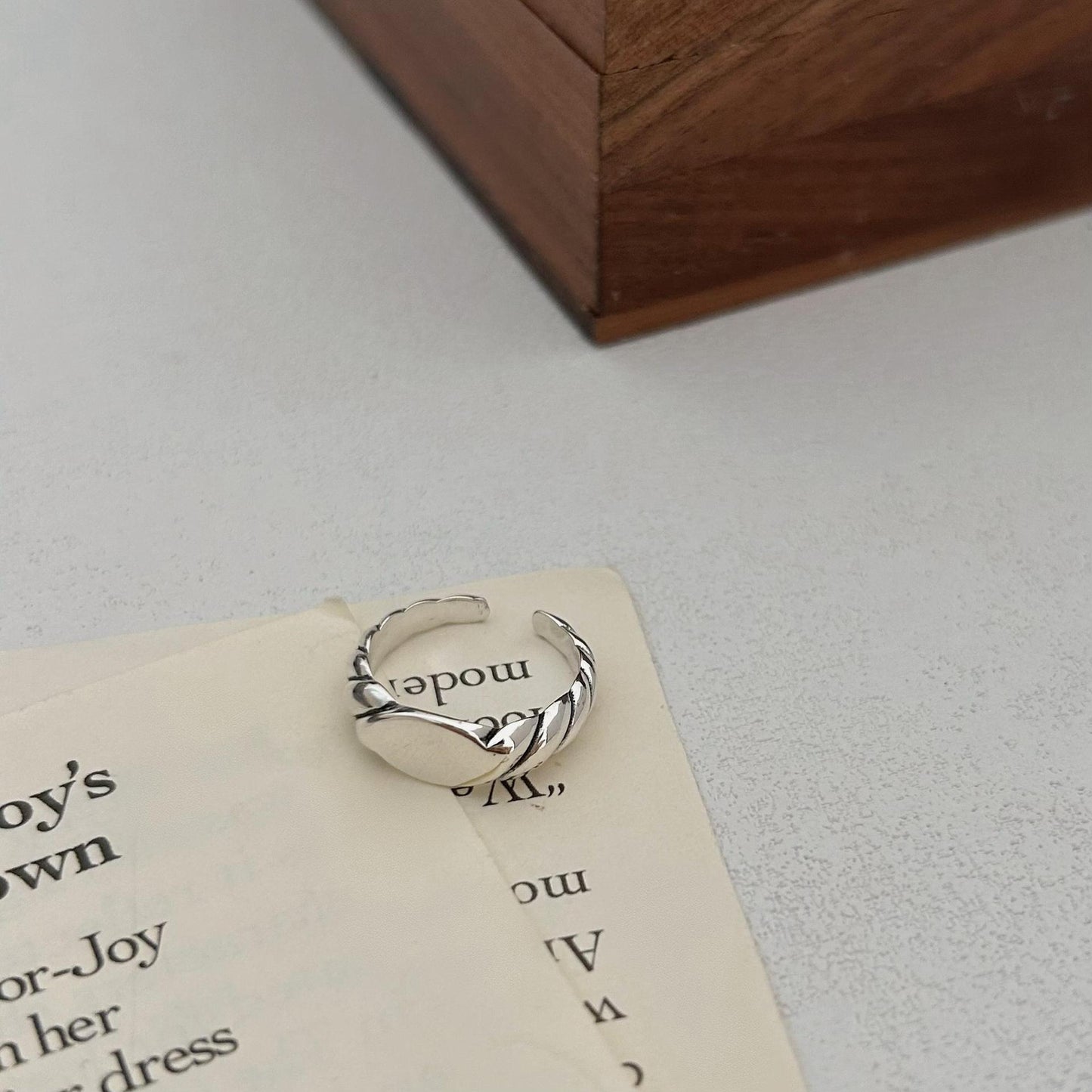 Vintage-Inspired Heart-Shaped 925 Sterling Silver Twisted Wire Ring with Geometric Faceted Detail for Women