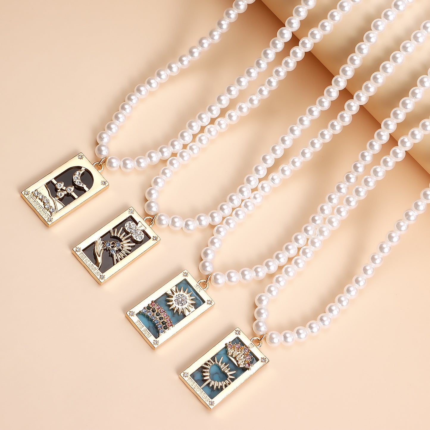 Fashionable Minimalist Rectangular Tarot Pendant Necklace for Women with Alloy Base and Rhinestone Inlay, Gold-Plated Clavicle Chain