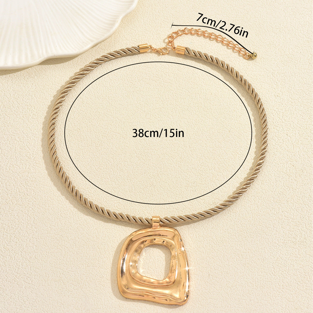 Collana pendente geometrica di lusso da donna, costruzione in lega di zinco e finitura galvanizzata, catena lunga a corda per clavicola