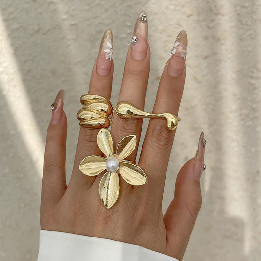 Anello da donna minimalista a goccia irregolare geometrica placcato oro con perla e fiocco