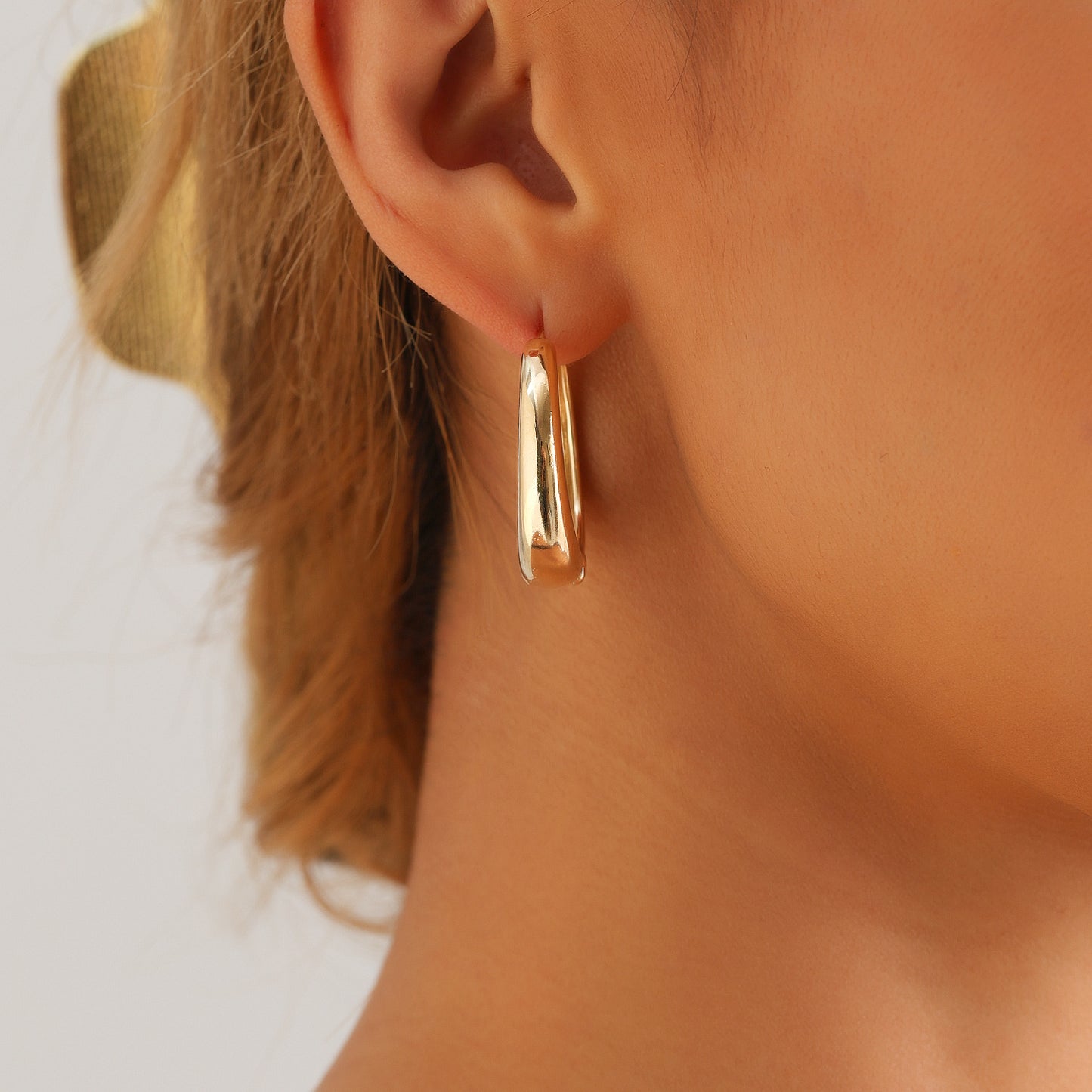 Minimalist Oval Geometric Metal Hoop Earrings with Plated Finish for Women