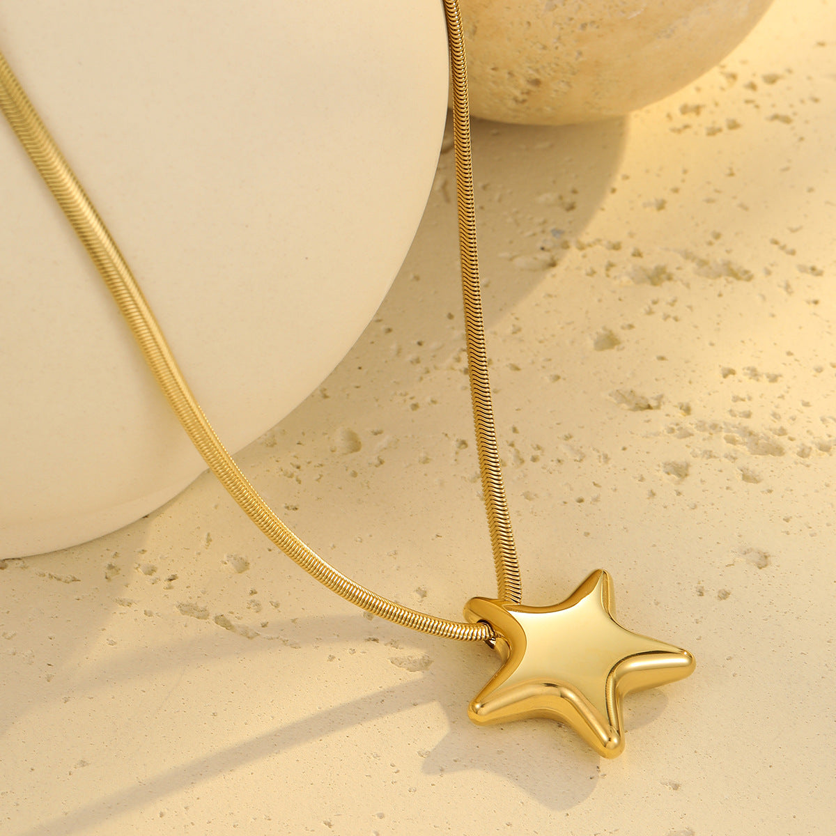 Collana Minimalista da Donna a Catena Snake a Cuore in Acciaio al Titanio con Placcatura in Oro