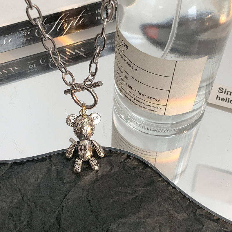Collana con ciondolo a orsetto minimalista in acciaio al titanio placcato per donne e uomini, catena regolabile per clavicola
