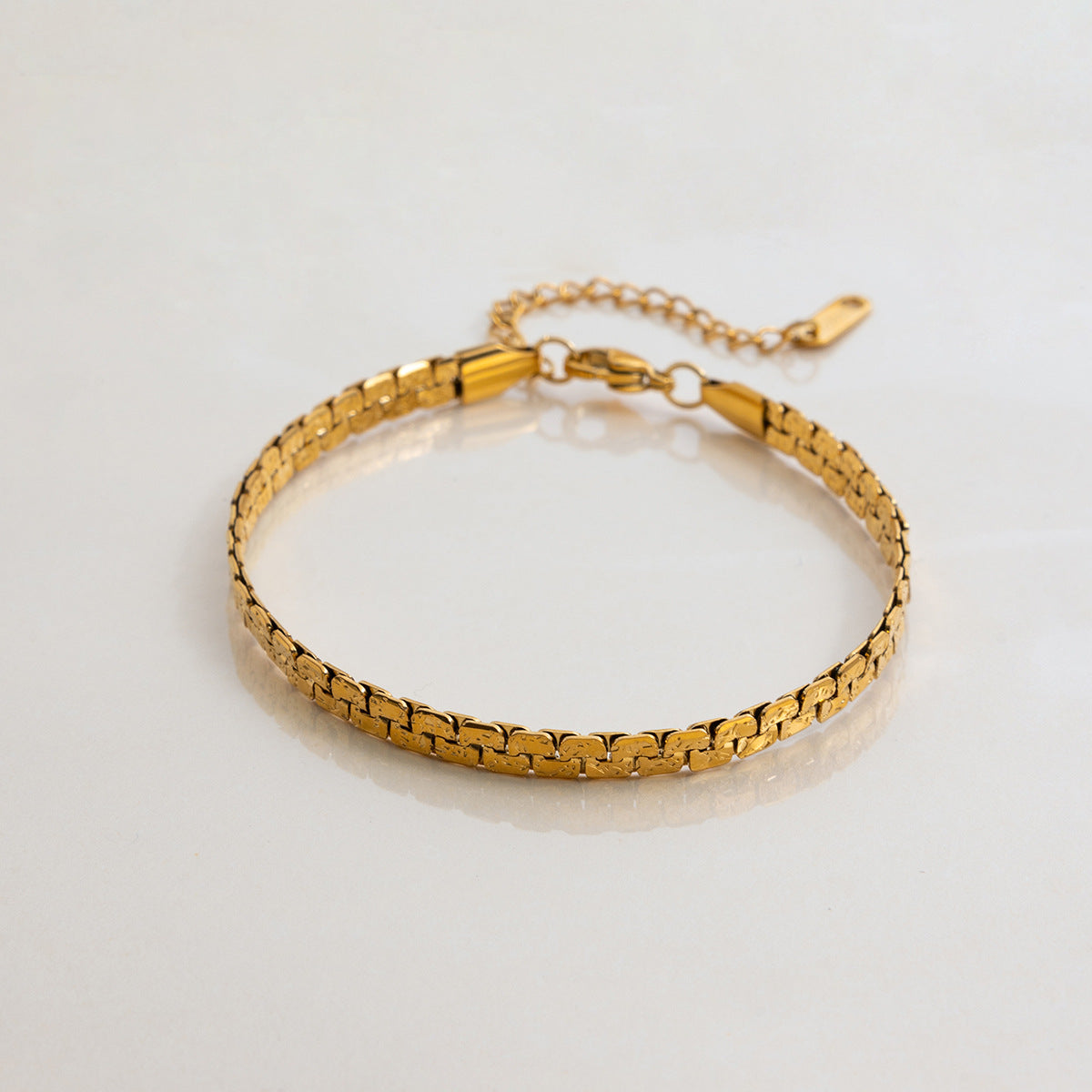 Bracciale Donna Vintage Geometrico in Acciaio Inossidabile Placcato Oro Sabbia con Titanio di Alta Qualità e Finitura in Oro 18K