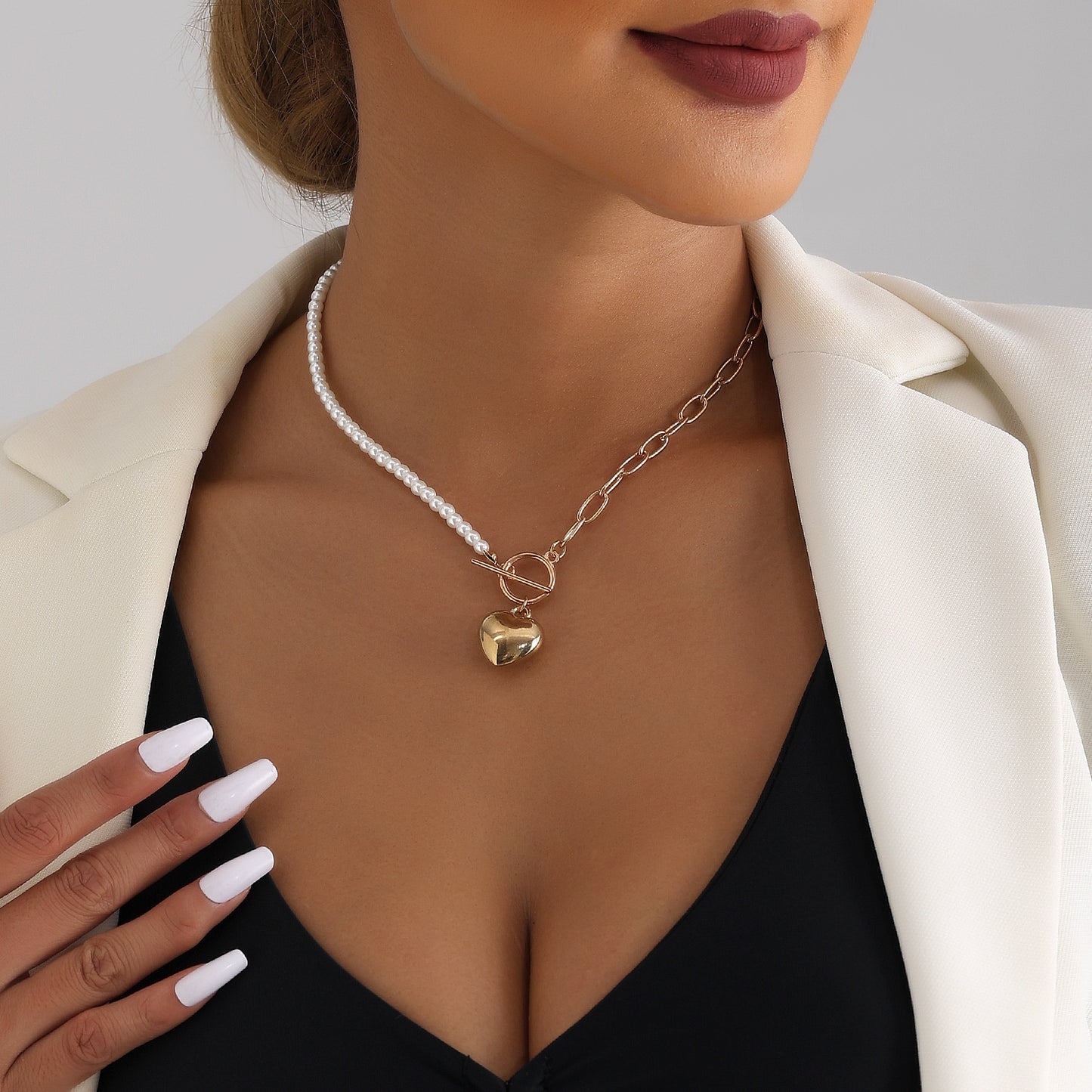 Minimalist Geometric Heart Pendant Necklace for Women with Imitation Pearl and Alloy Accents, Electroplated Finish, Clavicle Chain