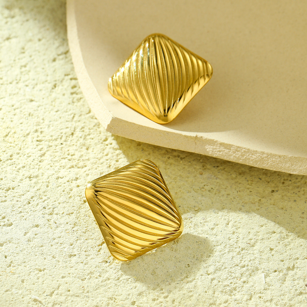 Pendientes de aro geométricos vintage de acero inoxidable con textura de onda y diseño hueco para mujer