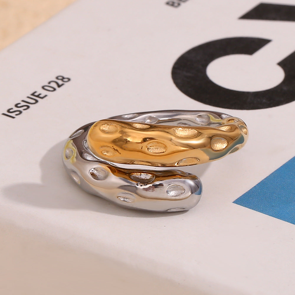 Anello da donna a serpente aperto in acciaio inossidabile con placcatura in oro 18 carati, texture martellata irregolare e ispirazione vintage