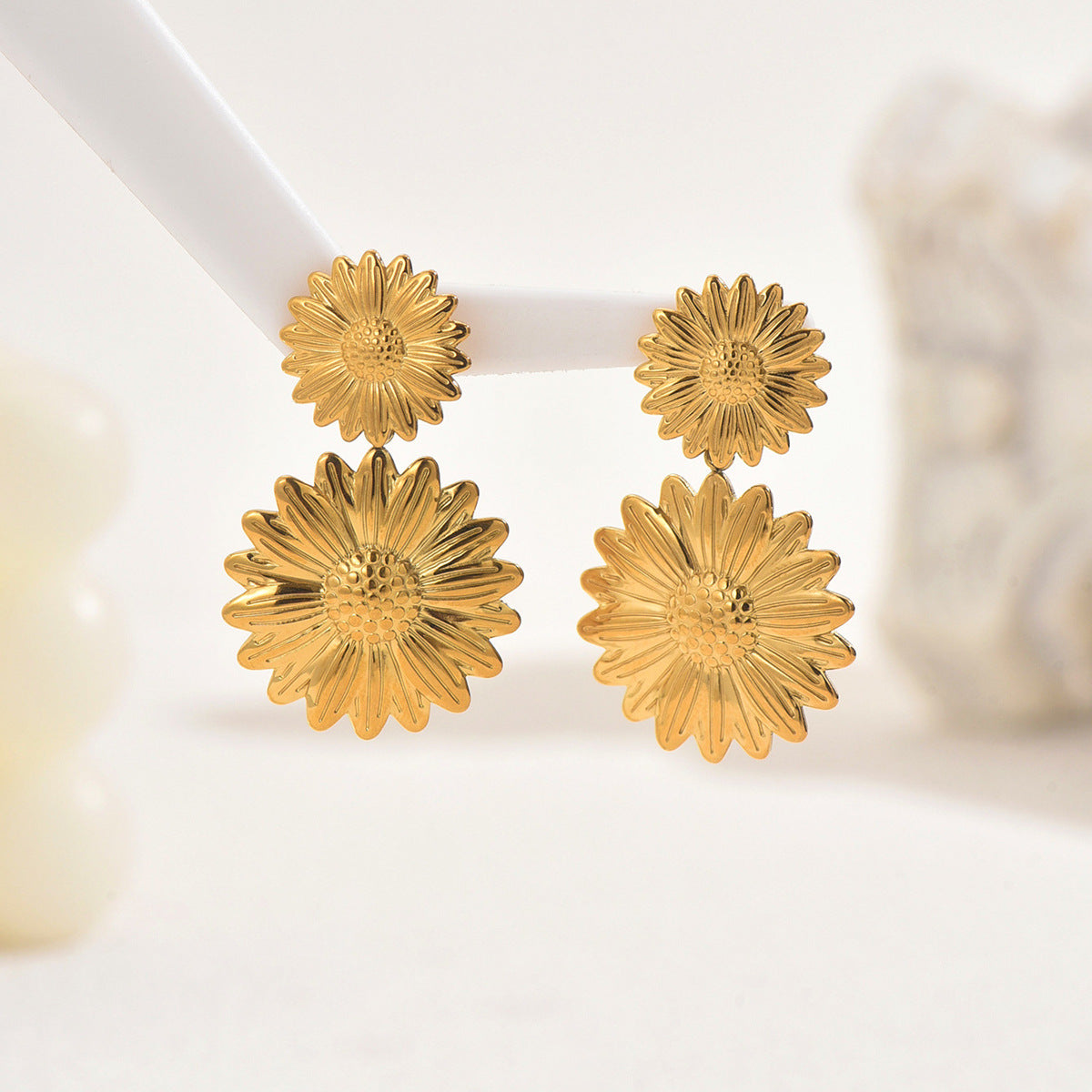 Pendientes de girasol de moda para mujer, pendientes de tuerca electrochapados de aleación de zinc con postes de acero inoxidable