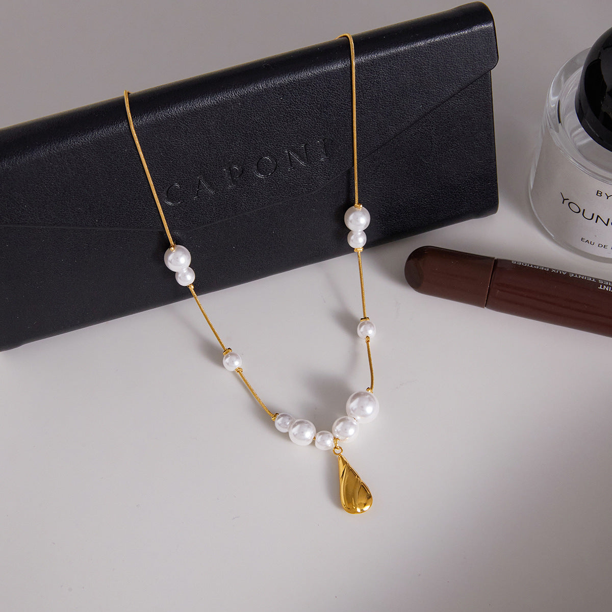 Collana da donna minimalista a goccia in acciaio al titanio con placcatura in oro sottovuoto PVD