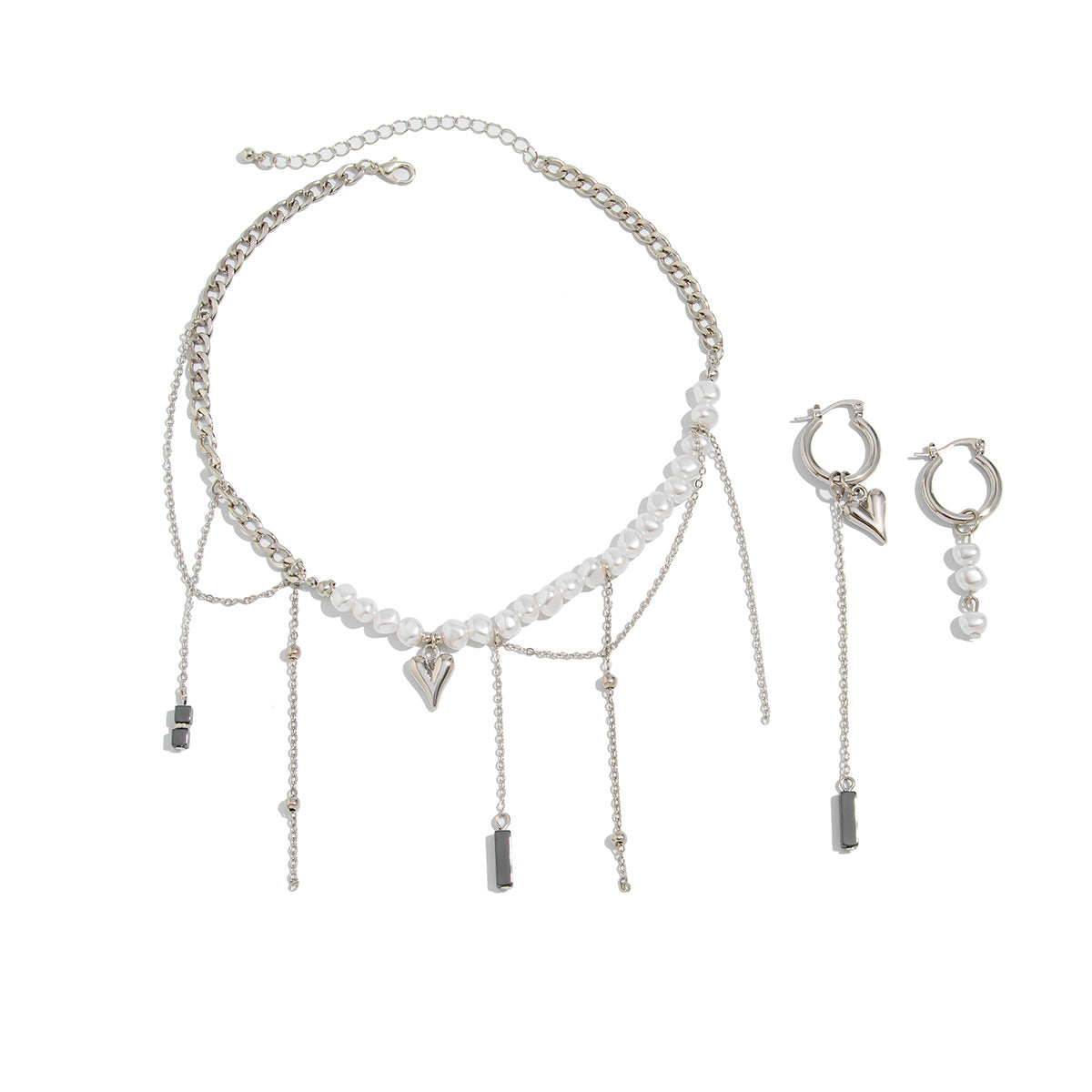 Collana pendente a cuore asimmetrico minimalista con pendente in lega e finitura placcata su catena in alluminio con perline turchesi