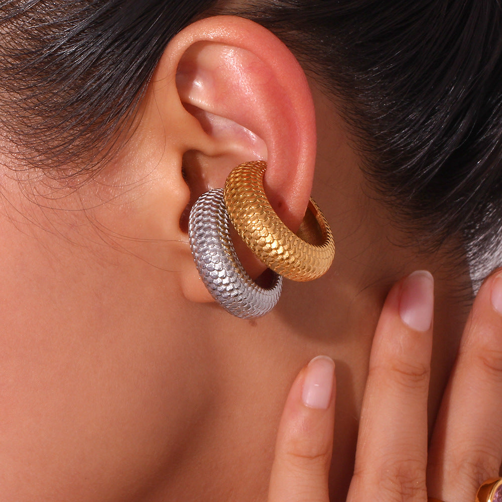 Minimalist Geometric Stainless Steel Plated 18K Gold Fish Scale Texture Large C-Shaped Clip-On Earrings for Women